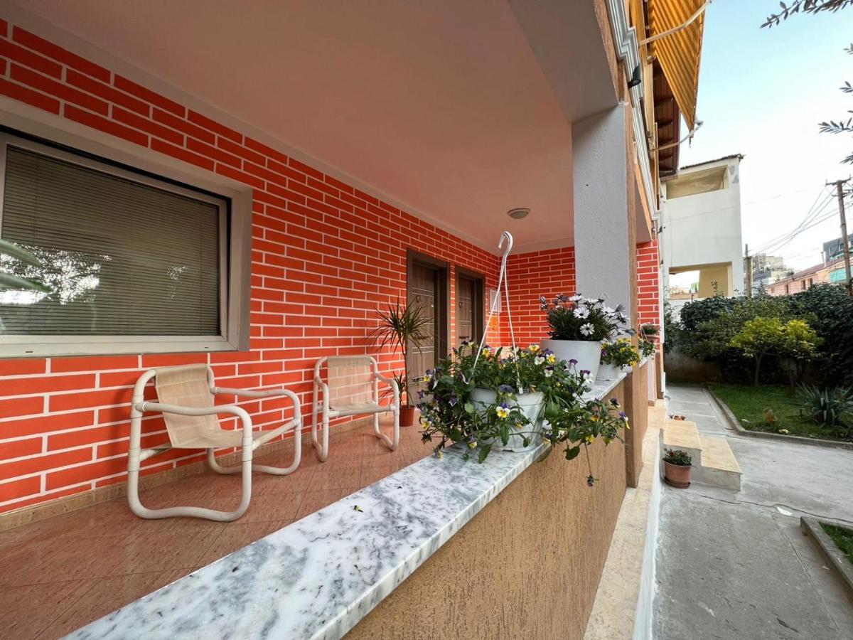 Chestnut Yard Villa Тирана Экстерьер фото