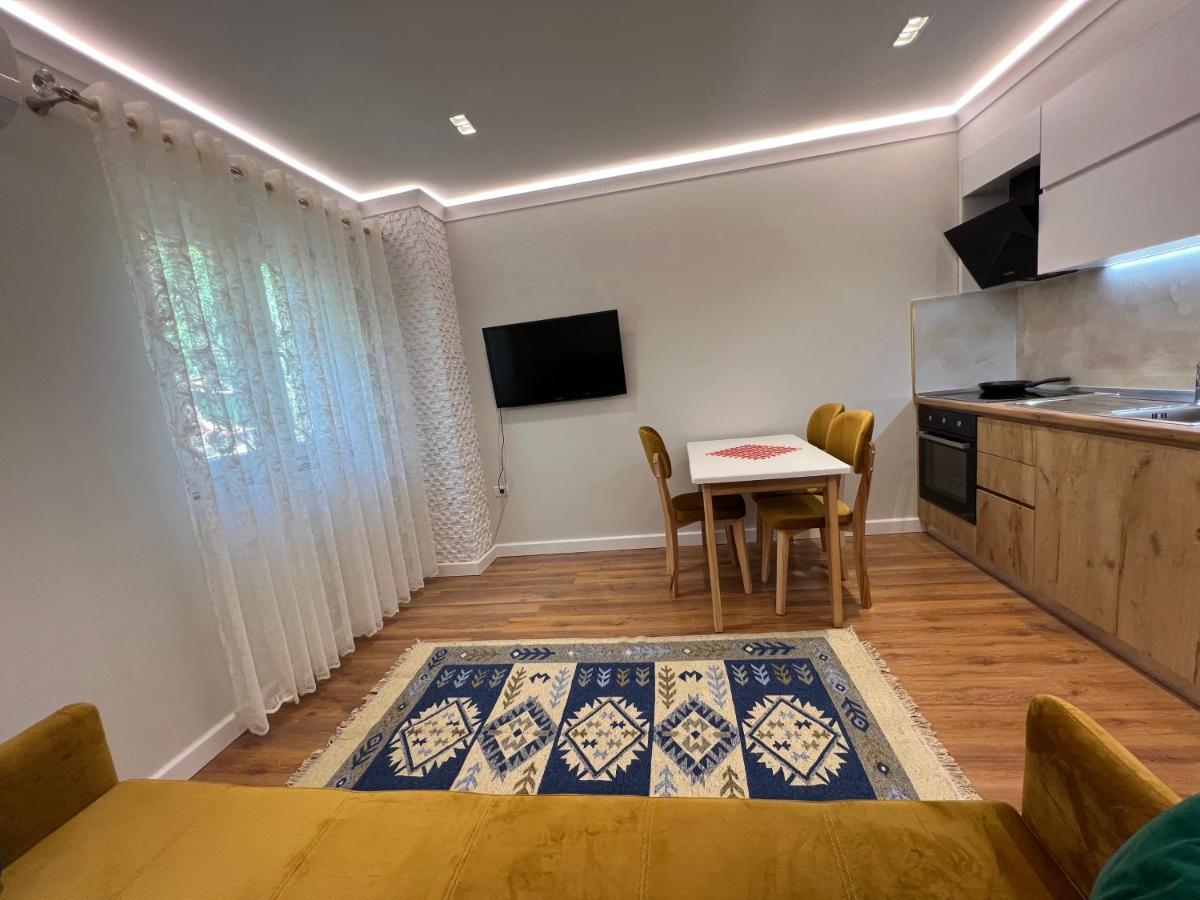 Chestnut Yard Villa Тирана Экстерьер фото